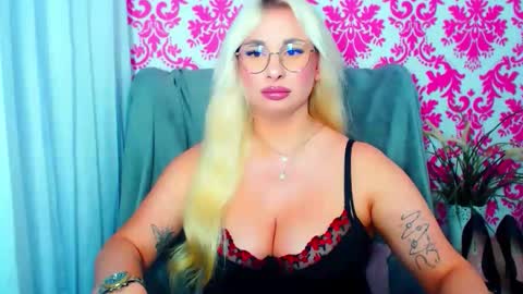 Luxuriaa online show from April 12, 7:49 pm