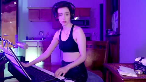 LylacDoll online show from December 19, 1:18 am