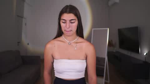  LYNN  online show from April 4, 6:12 am