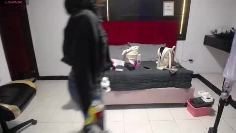 lynn_turner_ online show from March 22, 1:39 pm