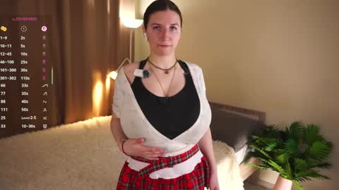 Lola online show from April 6, 5:47 pm