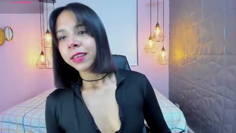 Oliviah online show from June 14, 12:05 pm