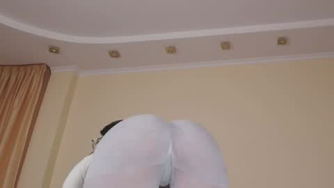 vanessa online show from April 14, 8:20 pm