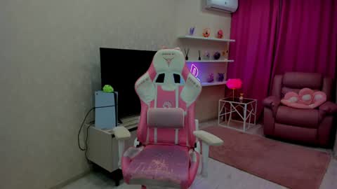 Chloe online show from July 7, 7:09 am