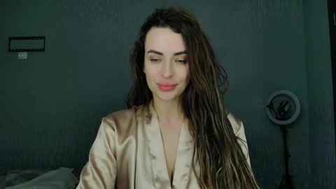 MandiBrooks online show from April 14, 8:20 pm