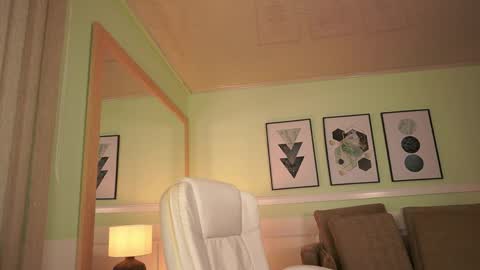 Mandy Collins online show from April 6, 11:33 am