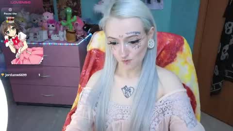 Manuela online show from April 16, 9:39 pm