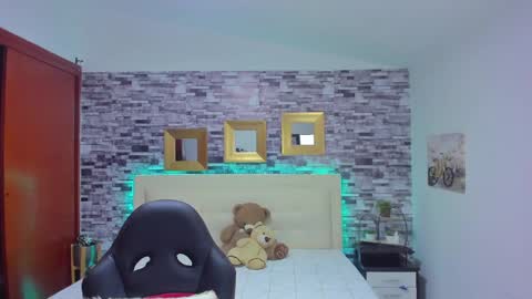 Mariana online show from December 6, 1:11 pm