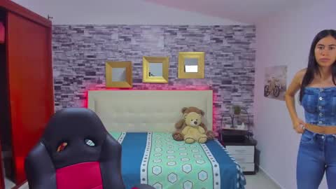 Mariana online show from December 10, 8:05 pm