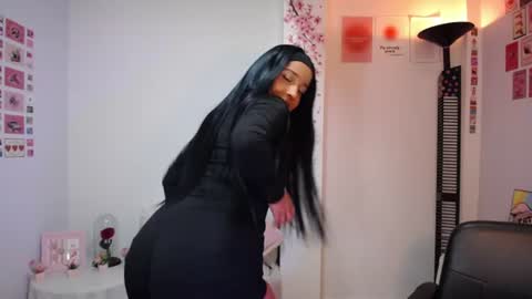 Nicolle online show from June 11, 3:47 am