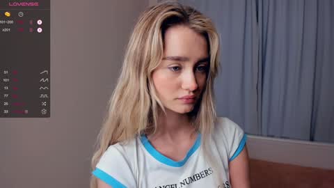 Alivia. online show from December 7, 6:10 am