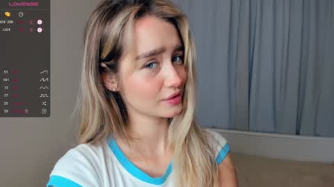 Alivia. online show from December 21, 6:30 am