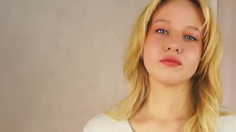 Hanna  online show from May 6, 9:35 am