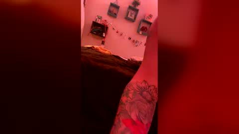 mathislauraashley2023 online show from April 12, 5:10 am