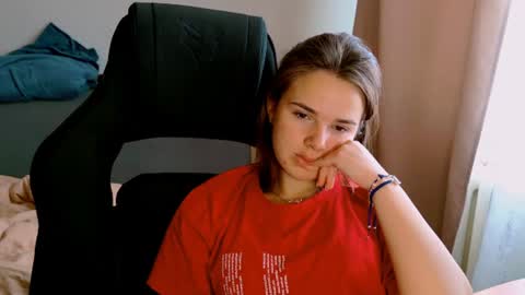 maybloom_ online show from July 8, 7:32 am