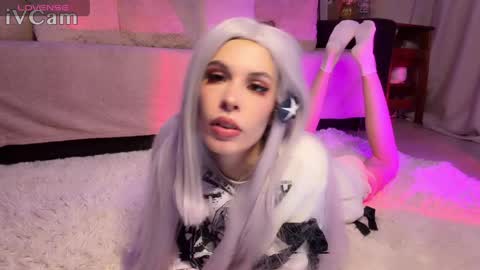 Nicole online show from April 3, 5:55 pm