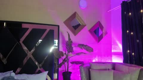     online show from March 5, 11:39 am