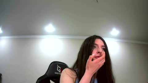 melena_caramel online show from April 9, 1:49 pm