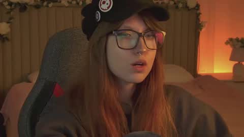 Mia online show from October 9, 3:49 pm