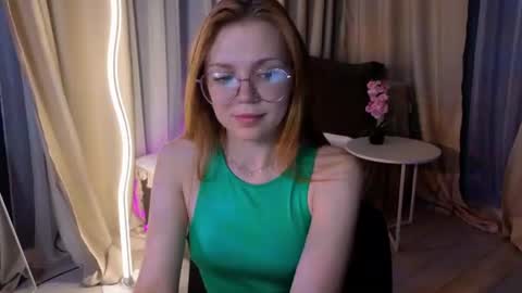 memymee_ online show from June 21, 1:42 am