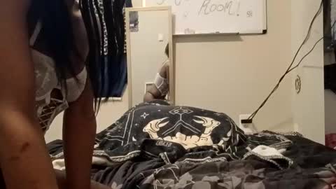 mercedesmakesyoucum6999 online show from May 11, 2:46 am