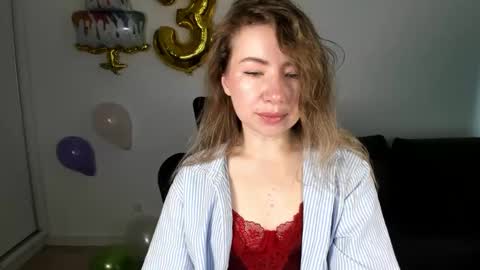 Mia online show from April 3, 6:44 am