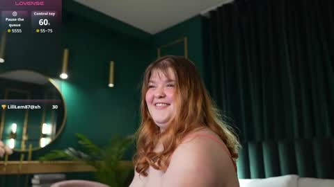Sweet Mia online show from May 9, 5:48 pm