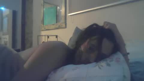 Mia online show from May 14, 6:52 am