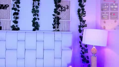 Mia online show from March 4, 11:28 am