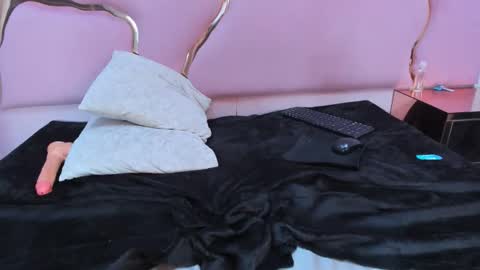 miaacarterss online show from June 7, 8:21 am
