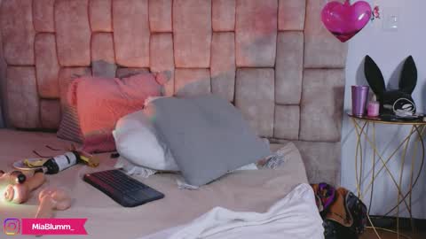 miablumm_ online show from March 23, 9:21 pm