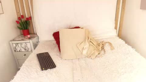 Mia  online show from June 11, 12:32 am