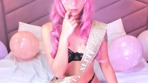 MiaWeiss online show from March 24, 11:32 pm