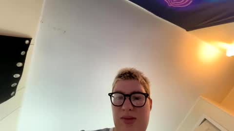 midnightmochi2 online show from April 26, 1:42 pm