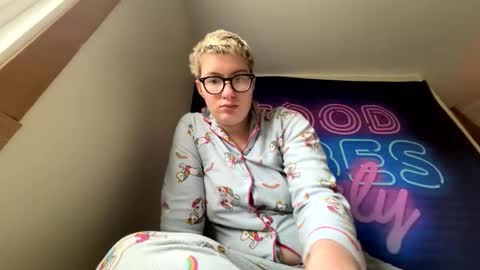 midnightmochi2 online show from May 1, 11:57 am