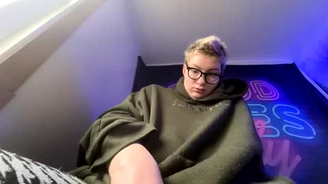 midnightmochi2 online show from April 30, 11:59 am