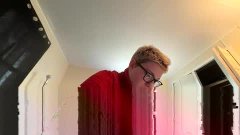 midnightmochi2 online show from April 27, 10:40 pm