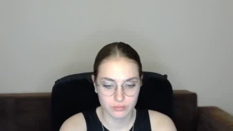 mila_keyy online show from April 19, 8:11 pm