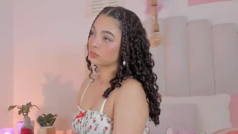 mila_stark333 online show from March 13, 2:57 am