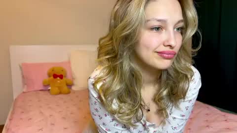 mileyy_cutee online show from May 18, 10:27 pm