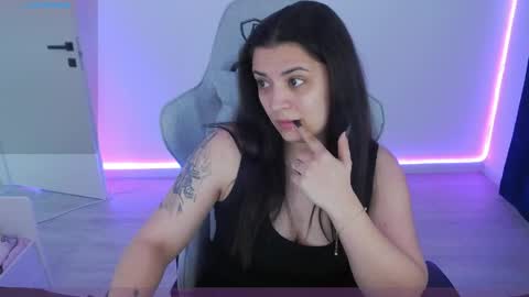 Isabelle online show from April 6, 8:59 am