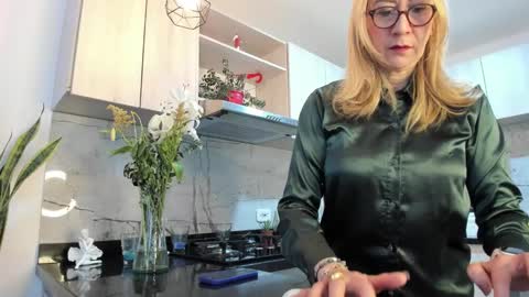 ASHLEY online show from February 8, 1:54 pm