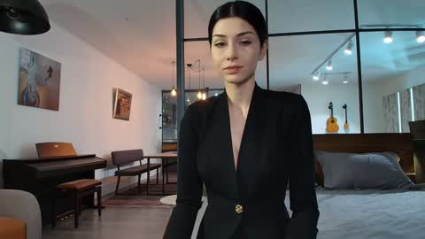 milla bella online show from February 20, 9:15 pm