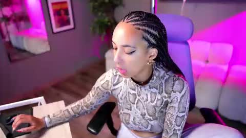 millie_volturi online show from July 4, 1:07 pm
