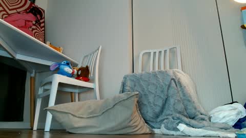 Minji online show from April 5, 3:22 pm