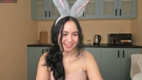 Minnie online show from April 4, 5:50 am