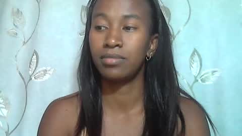 minouch211907 online show from March 18, 5:45 am