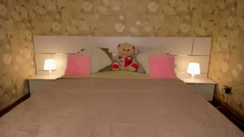 mishapallmer online show from March 21, 3:17 pm