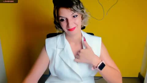 Mishelle online show from August 4, 11:27 am