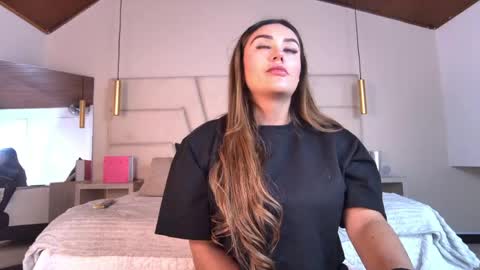 miss__ary_ online show from April 17, 12:07 pm